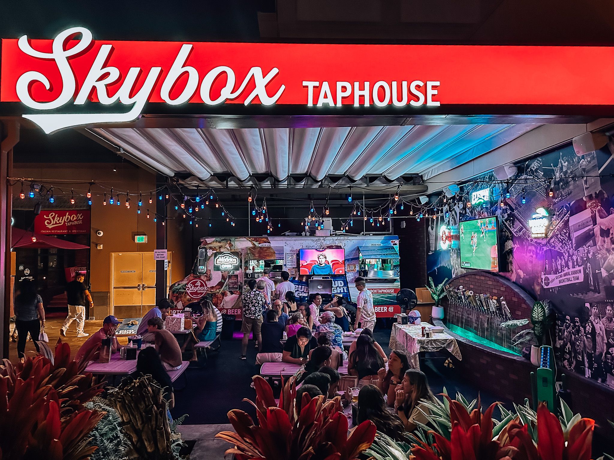 Best Sports Bar in Waikiki: Why Locals & Visitors Choose Skybox